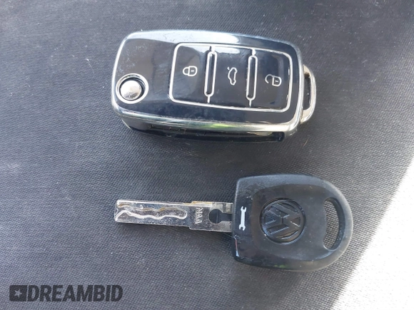 2017 Volkswagen Tiguan S z VIN WVGAV7AX1HK050251, wystawiony jako IAAI lot #41608261 z przebiegiem 172 298 mil mil oraz . Historia ofert i sprzedaży dostępna na DreamBid. Obrazek 11.