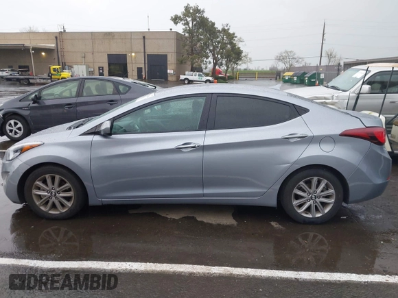 2015 Hyundai Elantra SE z VIN 5NPDH4AE7FH616818, wystawiony jako IAAI lot #41784684 z przebiegiem 107 377 mil mil oraz . Historia ofert i sprzedaży dostępna na DreamBid. Obrazek 14.