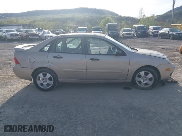 2007 Ford Focus S z VIN 1FAHP34N87W351757, wystawiony jako IAAI lot #42076181 z przebiegiem 212 301 mil mil oraz . Historia ofert i sprzedaży dostępna na DreamBid. Obrazek 13.