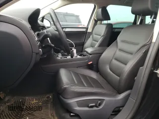 2017 Volkswagen Touareg Sport with VIN WVGEF7BP7HD002920, listed as a Copart auction lot 48546204 with 108,648 mi miles and . Bid and sale history available at DreamBid. Image 7.