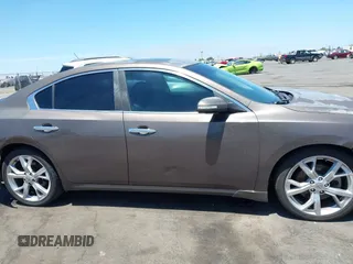 2012 Nissan Maxima SV z VIN 1N4AA5AP6CC832140, wystawiony jako IAAI lot #42509966 z przebiegiem 216 426 mil mil oraz . Historia ofert i sprzedaży dostępna na DreamBid. Obrazek 13.