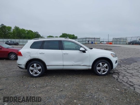 2012 Volkswagen Touareg Sport z VIN WVGEF9BP0CD006506, wystawiony jako IAAI lot #42355432 z przebiegiem 175 346 mil mil oraz . Historia ofert i sprzedaży dostępna na DreamBid. Obrazek 13.