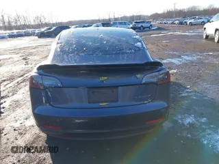 2022 Tesla Model 3 Long Range z VIN 5YJ3E1EB0NF154246, wystawiony jako IAAI lot #41190673 z przebiegiem 85 244 mil mil oraz . Historia ofert i sprzedaży dostępna na DreamBid. Obrazek 16.