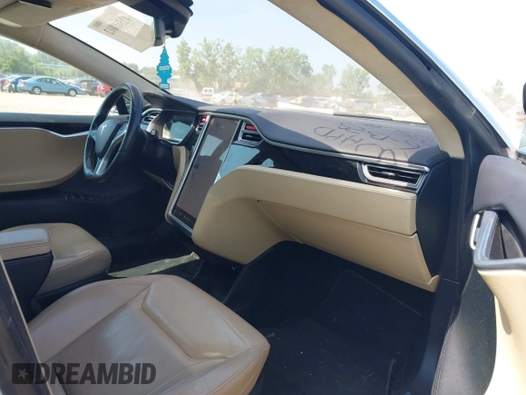 2016 Tesla Model S 70 z VIN 5YJSA1E13GF129925, wystawiony jako IAAI lot #42568012 z przebiegiem 109 195 mil mil oraz . Historia ofert i sprzedaży dostępna na DreamBid. Obrazek 5.