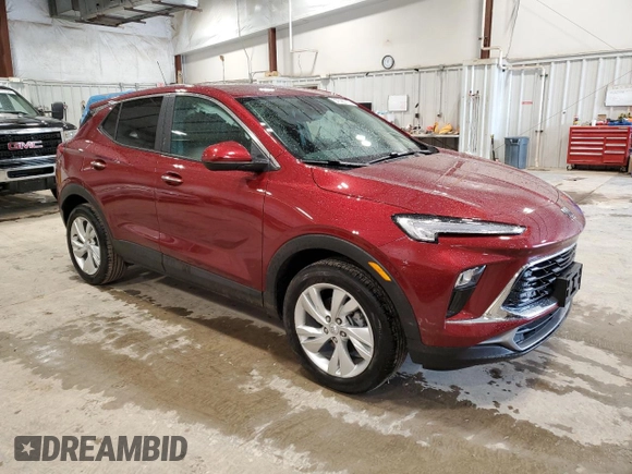 2024 Buick Encore GX Preferred z VIN KL4AMCSL0RB082602, wystawiony jako Copart lot #57526715 z przebiegiem 5 551 mil mil oraz Szkoda całkowita • Salvage title. Historia ofert i sprzedaży dostępna na DreamBid. Obrazek 4.
