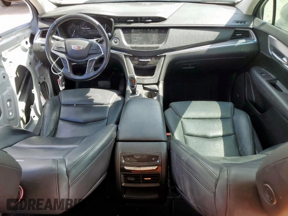 2018 Cadillac XT5 Premium Luxury AWD z VIN 1GYKNFRS7JZ239389, wystawiony jako Copart lot #56503575 z przebiegiem 137 222 mil mil oraz Szkoda całkowita • Salvage title. Historia ofert i sprzedaży dostępna na DreamBid. Obrazek 8.