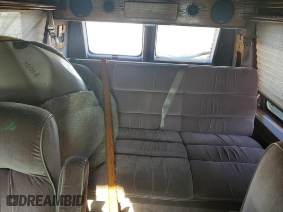 1995 GMC Vandura z VIN 1GDEG25K2SF543904, wystawiony jako Copart lot #68934904 z przebiegiem 949 271 mil mil oraz Szkoda całkowita • Salvage title. Historia ofert i sprzedaży dostępna na DreamBid. Obrazek 10.