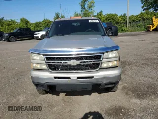 2006 Chevrolet Silverado 1500HD LT2 z VIN 1GCGK13U16F169687, wystawiony jako Copart lot #67961624 z przebiegiem Nie podano mil oraz Szkoda całkowita • Salvage title. Historia ofert i sprzedaży dostępna na DreamBid. Obrazek 5.