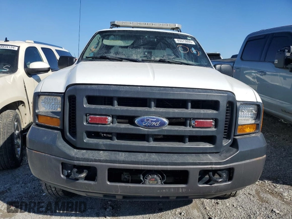 2006 Ford F-250 XL z VIN 1FTSW21536EB81894, wystawiony jako Copart lot #45573005 z przebiegiem 65 722 mil mil oraz Szkoda całkowita • Salvage title. Historia ofert i sprzedaży dostępna na DreamBid. Obrazek 5.