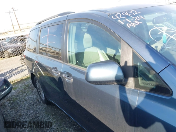 2016 Toyota Sienna XLE with VIN 5TDYK3DC8GS720852, listed as a IAAI auction lot 41341268 with 119,927 mi miles. Bid and sale history available at carsss.com. Image 14.
