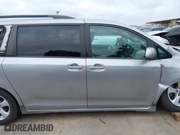 2018 Toyota Sienna LE Auto Access Seat with VIN 5TDKZ3DC3JS917131, listed as a IAAI auction lot 42250342 with 174,159 mi miles and . Bid and sale history available at DreamBid. Image 14.
