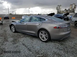 2015 Tesla Model S 85D with VIN 5YJSA1H26FF096714, listed as a Copart auction lot 51710505 with 83,119 mi miles and Salvage Title. Bid and sale history available at carsss.com. Image 2.