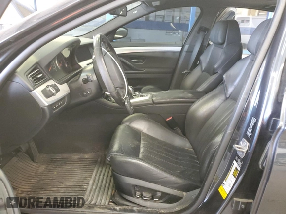 2013 BMW M5 z VIN WBSFV9C54DC773221, wystawiony jako Copart lot #54831865 z przebiegiem 127 949 mil mil oraz Czysty tytuł • Clean title. Historia ofert i sprzedaży dostępna na DreamBid. Obrazek 7.