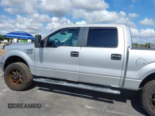 2010 Ford F-150 XL z VIN 1FTFW1EV3AFB95996, wystawiony jako IAAI lot #41496697 z przebiegiem 240 478 mil mil oraz . Historia ofert i sprzedaży dostępna na DreamBid. Obrazek 14.