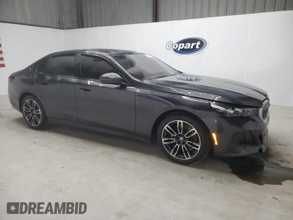 2025 BMW 5 Series 530i with VIN WBA43FJ08SCT75885, listed as a Copart auction lot 83620424 with 0 mi miles and Clean Title. Bid and sale history available at carsss.com. Image 4.