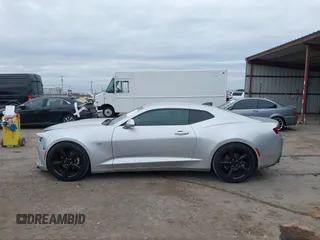 2017 Chevrolet Camaro 1LT z VIN 1G1FB1RXXH0142127, wystawiony jako IAAI lot #41731901 z przebiegiem 87 961 mil mil oraz . Historia ofert i sprzedaży dostępna na DreamBid. Obrazek 14.