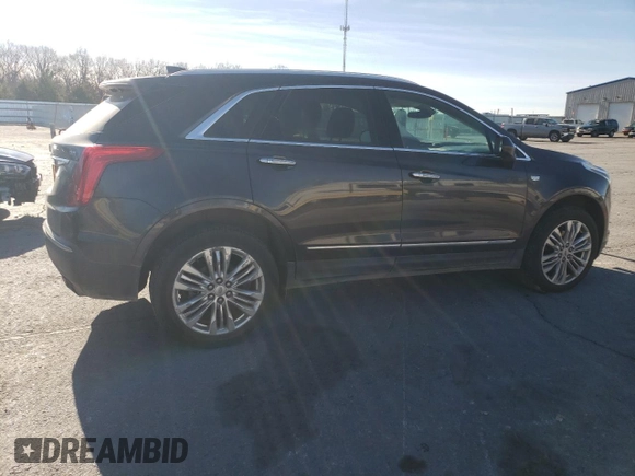 2017 Cadillac XT5 Premium Luxury FWD z VIN 1GYKNCRS2HZ114664, wystawiony jako Copart lot #84624944 z przebiegiem 153 882 mil mil oraz Szkody całkowita. Historia ofert i sprzedaży dostępna na DreamBid. Obrazek 3.
