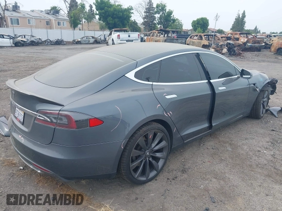 2013 Tesla Model S with VIN 5YJSA1AG5DFP13149, listed as a IAAI auction lot 42116437 with 140,999 mi miles. Bid and sale history available at carsss.com. Image 4.