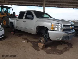 2007 Chevrolet Silverado 1500 LT w/1LT with VIN 3GCEK13367G545265, listed as a IAAI auction lot 41260768 with 162,356 mi miles. Bid and sale history available at carsss.com. Image 1.