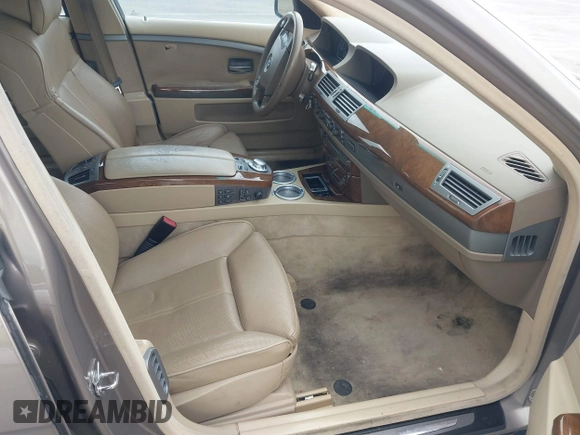 2004 BMW 7 Series 745Li с VIN WBAGN63494DS45716, выставлен на аукционе IAAI как лот 41906522 с пробегом 127 292 миль миль и . История ставок и продаж доступна на DreamBid. Изображение 5.