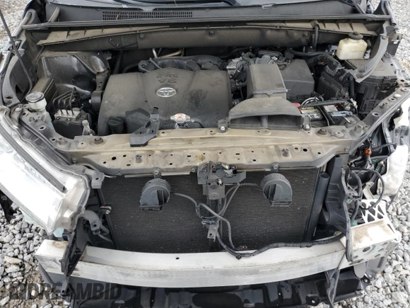 2018 Toyota Highlander SE с VIN 5TDKZRFH6JS530651, выставлен на аукционе Copart как лот 61350945 с пробегом 99 561 миль миль и Списание • Salvage title. История ставок и продаж доступна на DreamBid. Изображение 12.