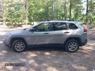 2017 Jeep Cherokee Sport with VIN 1C4PJLAB5HW596468, listed as a IAAI auction lot 42640784 with 115,553 mi miles and . Bid and sale history available at DreamBid. Image 14.