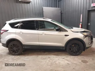 2018 Ford Escape SE z VIN 1FMCU9GD0JUD33111, wystawiony jako IAAI lot #42277404 z przebiegiem 71 896 mil mil oraz . Historia ofert i sprzedaży dostępna na DreamBid. Obrazek 13.