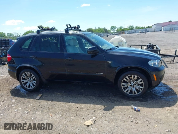 2013 BMW X5 xDrive50i z VIN 5UXZV8C54D0C15421, wystawiony jako IAAI lot #42298535 z przebiegiem 118 890 mil mil oraz . Historia ofert i sprzedaży dostępna na DreamBid. Obrazek 13.
