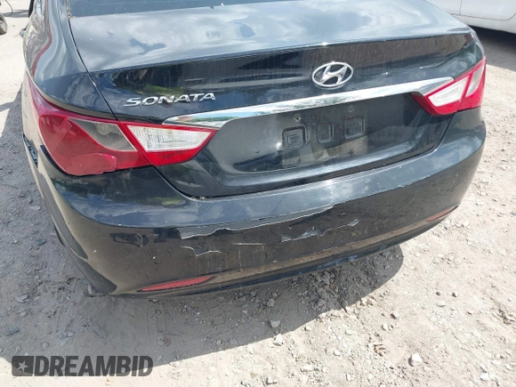 2013 Hyundai Sonata GLS with VIN 5NPEB4AC1DH555211, listed as a IAAI auction lot 42190097 with 181,000 mi miles and . Bid and sale history available at carsss.com. Image 6.