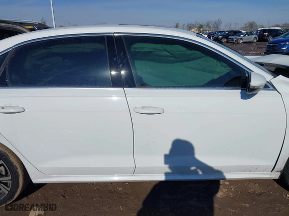 2021 Volkswagen Passat 2.0T SE with VIN 1VWSA7A30MC017762, listed as a IAAI auction lot 41518104 with 88,017 mi miles. Bid and sale history available at carsss.com. Image 14.