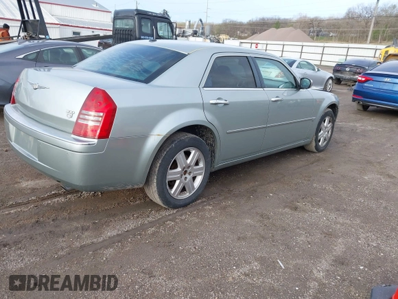 2006 Chrysler 300 C with VIN 2C3LK63H56H423161, listed as a IAAI auction lot 41947286 with 227,092 mi miles and . Bid and sale history available at carsss.com. Image 4.