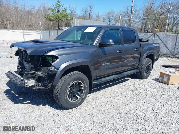 2019 Toyota Tacoma 4WD SR with VIN 3TMCZ5AN2KM268915, listed as a IAAI auction lot 41696555 with 33,573 mi miles. Bid and sale history available at carsss.com. Image 20.