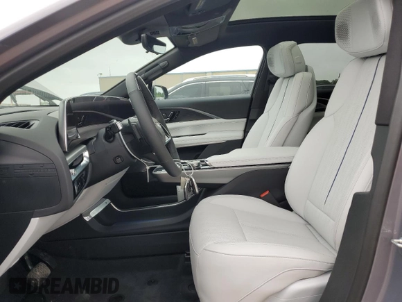 2025 Cadillac LYRIQ Sport z VIN 1GYKPTRL2SZ303874, wystawiony jako Copart lot #55592315 z przebiegiem 447 mil mil oraz Szkody całkowita. Historia ofert i sprzedaży dostępna na DreamBid. Obrazek 7.