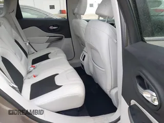 2021 Jeep Cherokee Altitude z VIN 1C4PJLLB8MD164590, wystawiony jako IAAI lot #41919423 z przebiegiem 29 672 mil mil oraz . Historia ofert i sprzedaży dostępna na DreamBid. Obrazek 8.