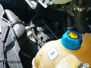 2016 Ram ProMaster Cargo z VIN 3C6TRVNG4GE100150, wystawiony jako IAAI lot #41520007 z przebiegiem 105 799 mil mil oraz . Historia ofert i sprzedaży dostępna na DreamBid. Obrazek 20.