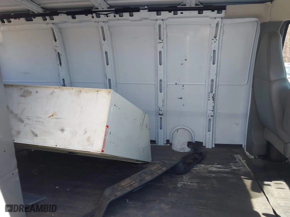 2005 GMC Savana Cargo Van with VIN 1GTFG15X451230398, listed as a IAAI auction lot 41666945 with 251,720 mi miles. Bid and sale history available at carsss.com. Image 8.