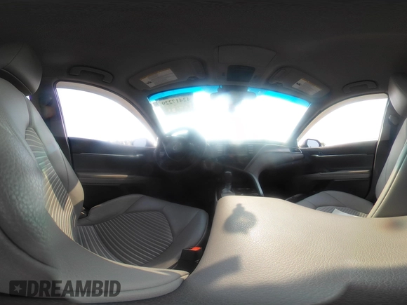 2018 Toyota Camry LE z VIN 4T1B11HK7JU033701, wystawiony jako IAAI lot #42417229 z przebiegiem 49 977 mil mil oraz . Historia ofert i sprzedaży dostępna na DreamBid. Obrazek 19.