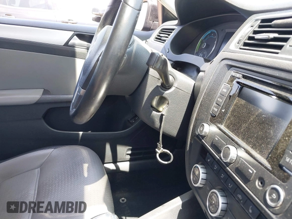 2013 Volkswagen Jetta Hybrid SE with VIN 3VW637AJ8DM299657, listed as a IAAI auction lot 42538101 with 128,822 mi miles and . Bid and sale history available at DreamBid. Image 12.
