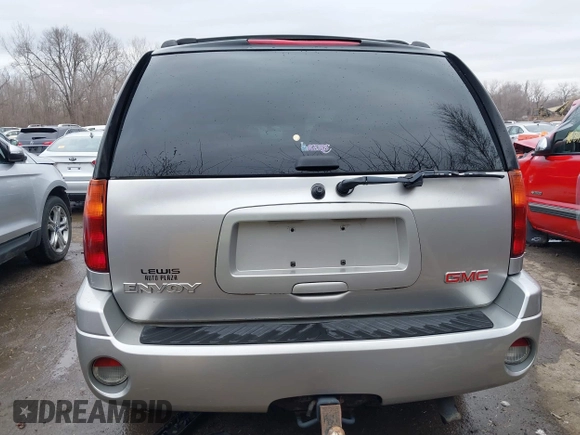 2005 GMC Envoy SLE with VIN 1GKDT13S552332088, listed as a IAAI auction lot 41699178 with 196,869 mi miles. Bid and sale history available at carsss.com. Image 17.