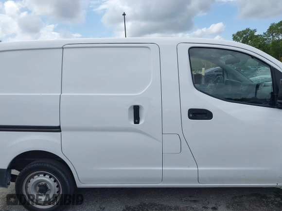 2015 Nissan NV200 SV with VIN 3N6CM0KNXFK728840, listed as a IAAI auction lot 42013485 with 138,479 mi miles. Bid and sale history available at carsss.com. Image 14.