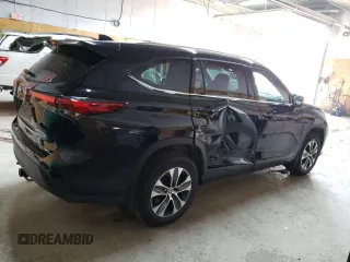 2021 Toyota Highlander XLE with VIN 5TDGZRBH5MS529474, listed as a Copart auction lot 60610165 with 92,275 mi miles and Salvage title. Bid and sale history available at DreamBid. Image 3.