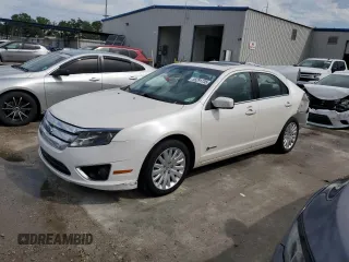 2010 Ford Fusion Hybrid z VIN 3FADP0L34AR186085, wystawiony jako Copart lot #55291735 z przebiegiem 282 029 mil mil oraz Szkody całkowita. Historia ofert i sprzedaży dostępna na DreamBid. Obrazek 1.