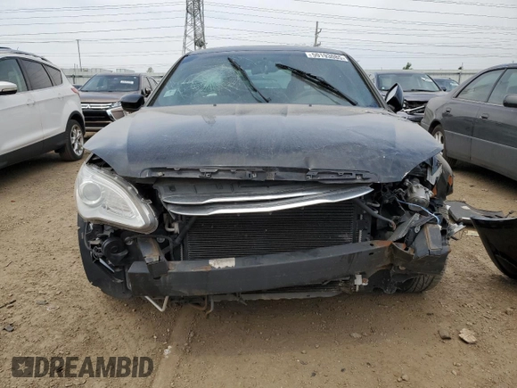 2013 Chrysler 200 Touring z VIN 1C3CCBBG7DN608198, wystawiony jako Copart lot #59193085 z przebiegiem 152 026 mil mil oraz Szkoda całkowita • Salvage title. Historia ofert i sprzedaży dostępna na DreamBid. Obrazek 5.