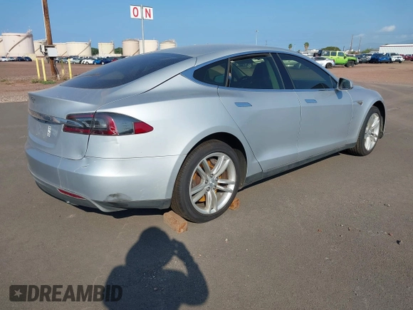 2013 Tesla Model S with VIN 5YJSA1AC3DFP10537, listed as a IAAI auction lot 40707549 with 103,111 mi miles and . Bid and sale history available at DreamBid. Image 4.