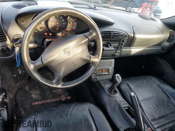 2000 Porsche Boxster z VIN WP0CA2980YU626179, wystawiony jako Copart lot #44728325 z przebiegiem 103 173 mil mil oraz Szkody całkowita. Historia ofert i sprzedaży dostępna na DreamBid. Obrazek 8.