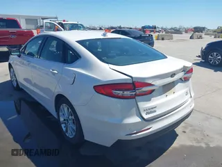 2019 Ford Fusion SE with VIN 3FA6P0HD0KR215531, listed as a IAAI auction lot 41867778 with 101,893 mi miles. Bid and sale history available at carsss.com. Image 3.
