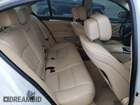 2013 BMW 5 Series 528i xDrive z VIN WBAXH5C57DD106985, wystawiony jako Copart lot #53888225 z przebiegiem 134 685 mil mil oraz Szkoda całkowita • Salvage title. Historia ofert i sprzedaży dostępna na DreamBid. Obrazek 10.