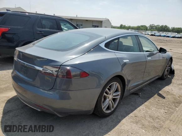 2013 Tesla Model S with VIN 5YJSA1AG9DFP04910, listed as a Copart auction lot 60827335 with 97,022 mi miles and Salvage title. Bid and sale history available at DreamBid. Image 3.
