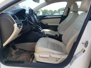 2015 Volkswagen Jetta SE z VIN 3VWD07AJ8FM224623, wystawiony jako Copart lot #62408765 z przebiegiem 142 827 mil mil oraz Czysty tytuł • Clean title. Historia ofert i sprzedaży dostępna na DreamBid. Obrazek 7.