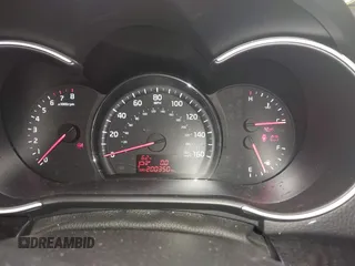 2014 Kia Sorento LX z VIN 5XYKT3A60EG479896, wystawiony jako IAAI lot #42360338 z przebiegiem 200 350 mil mil oraz . Historia ofert i sprzedaży dostępna na DreamBid. Obrazek 7.